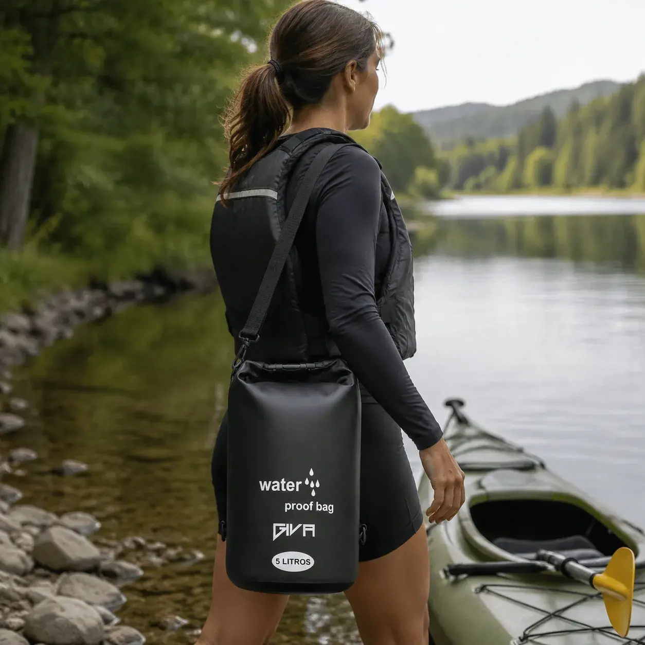 Bolso Impermeable Giva 5 Litros para Moto y Deportes Acuáticos - Image 4
