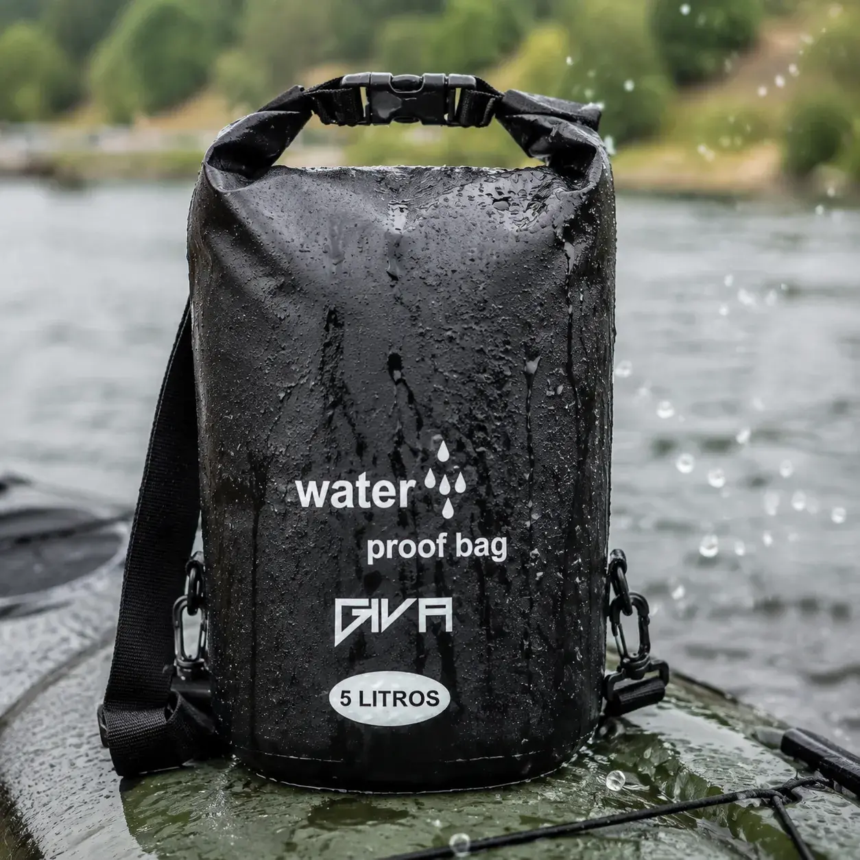 Bolso Impermeable Giva 5 Litros para Moto y Deportes Acuáticos - Image 3